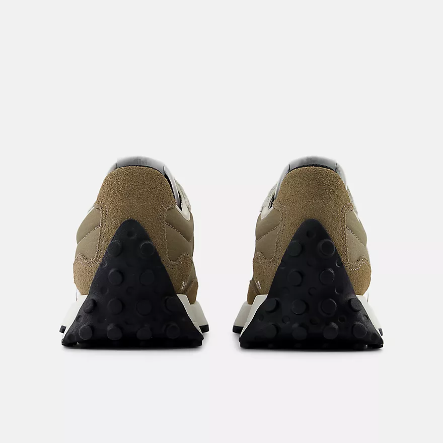 Sapatilha U327SBC New Balance 4