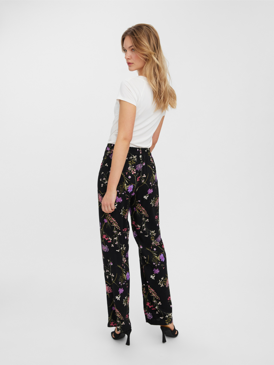 Calça VMEASY Veromoda Black Millie 2