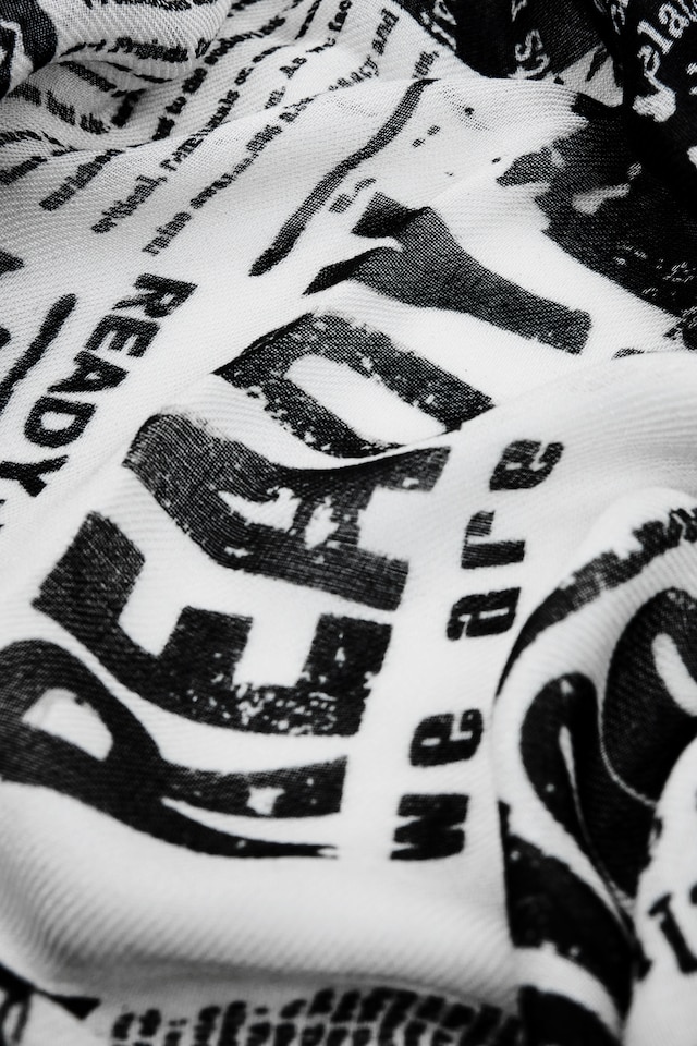 Lenço NEWSPAPPER Desigual 1