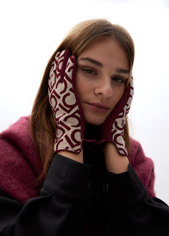 Luva LOGOTIPADA Lola Casademunt 1