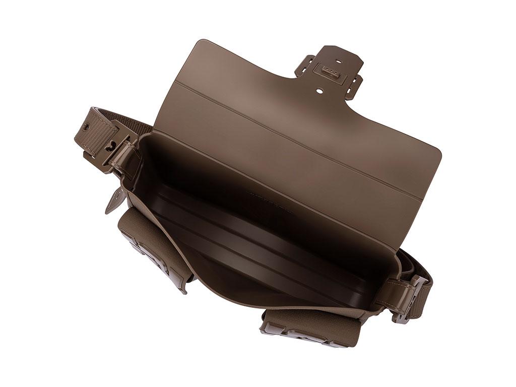 Mala CARGO Melissa Brown 5