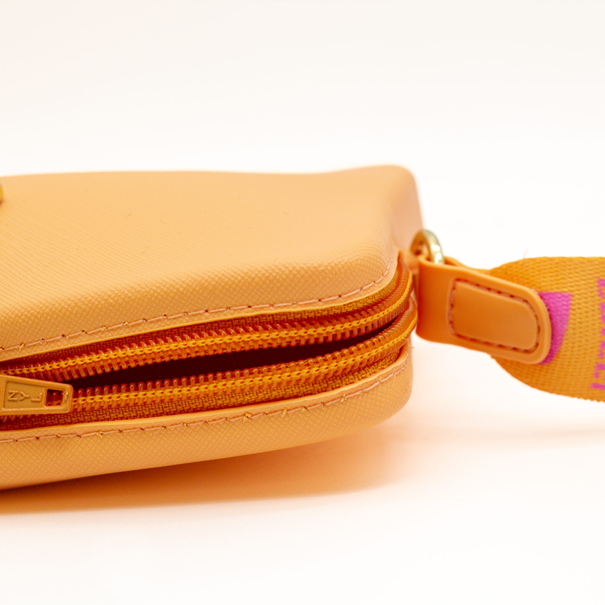 Bolsa CANADA Colcci 4